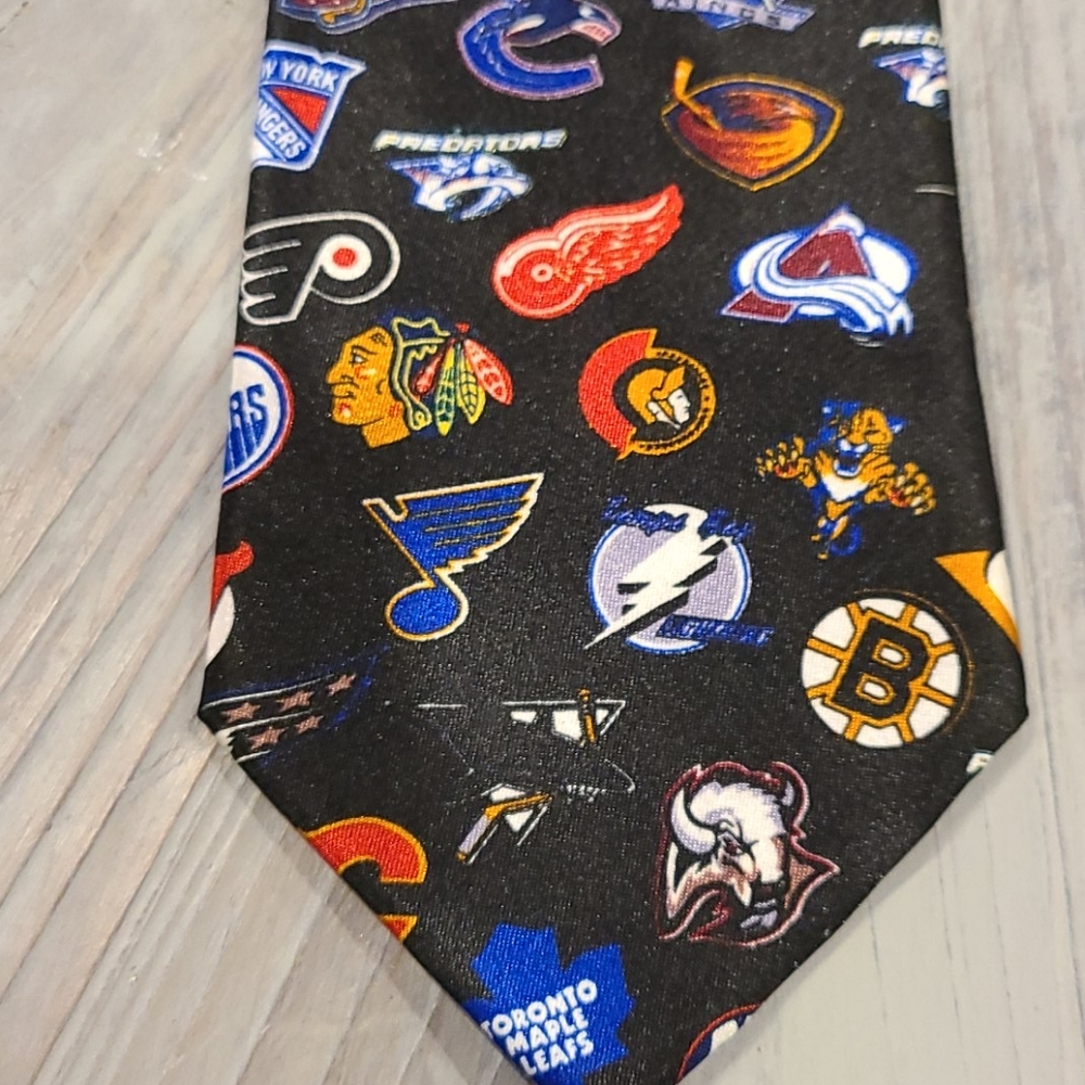 Vintage NHL Tie hockey teams